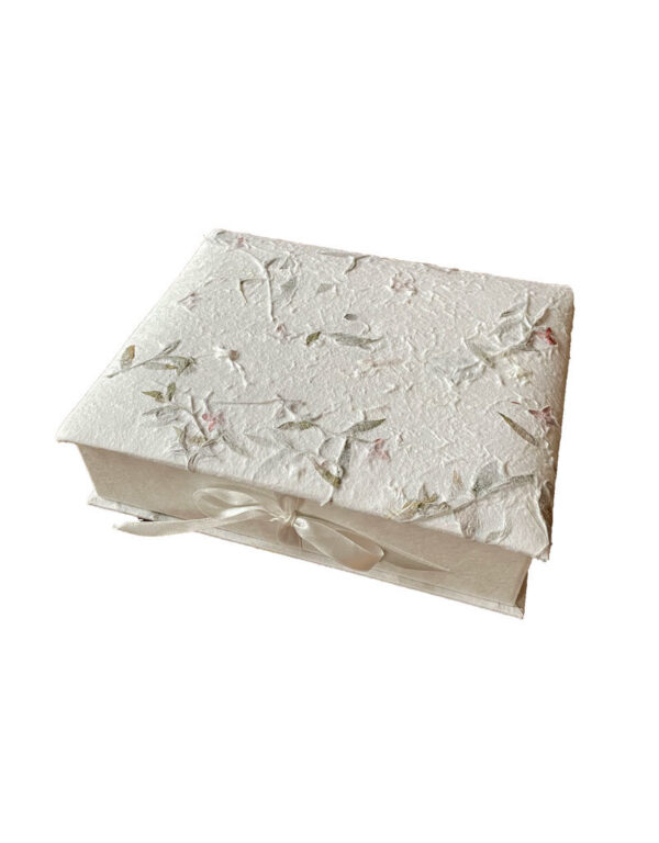 Keepsake box, closure string and button Lxora Flowers with Cord Closure