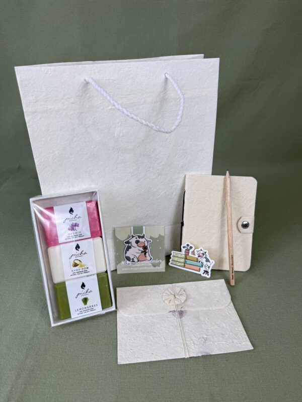Little Treasures No. 05 – Cosy Cow Reading Set