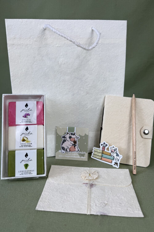 Little Treasures No. 05 – Cosy Cow Reading Set