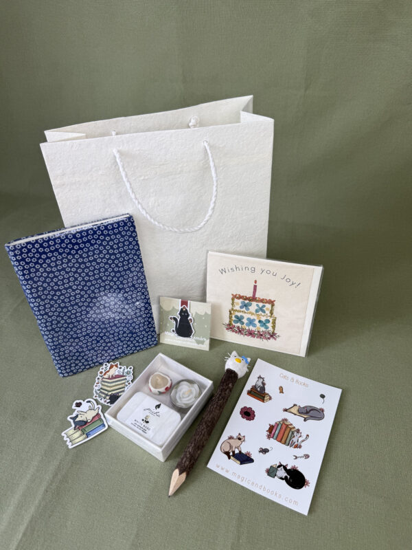 Birthday Little Treasures No. 08 – Cats, Books & Joy Gift Set
