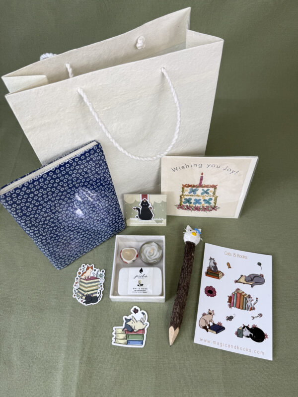 Birthday Little Treasures No. 08 – Cats, Books & Joy Gift Set