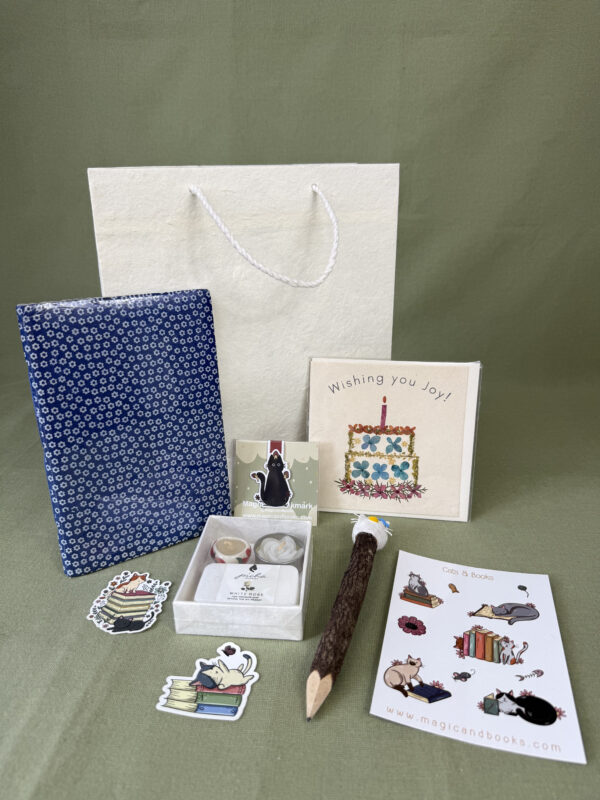 Birthday Little Treasures No. 08 – Cats, Books & Joy Gift Set