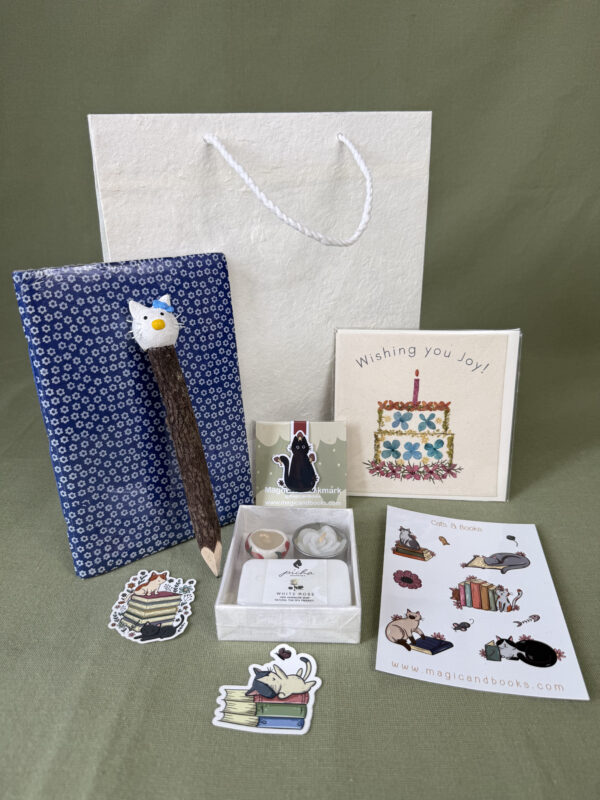 Birthday Little Treasures No. 08 – Cats, Books & Joy Gift Set