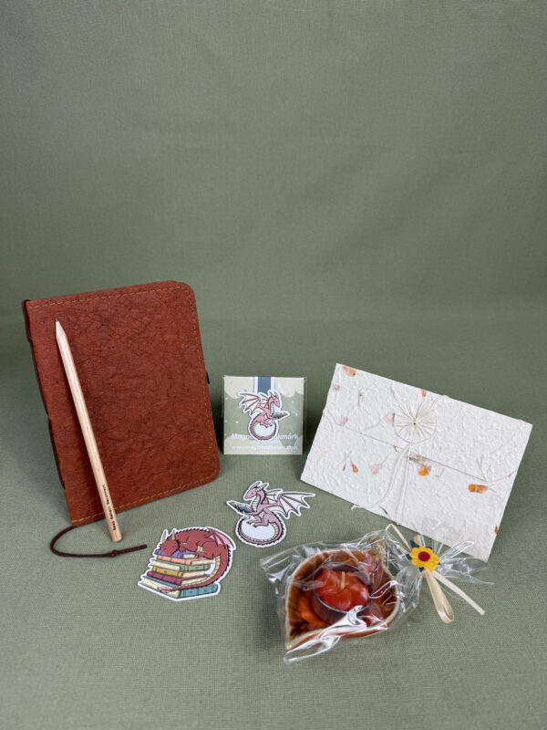 Little Treasures No. 15 – Dragons, Books & Warmth Gift Set