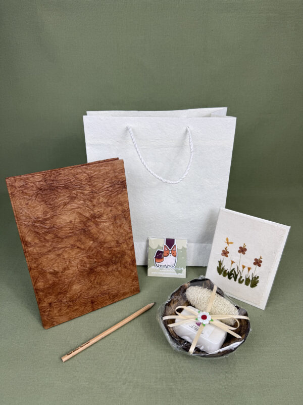 Little Treasures No. 16 – Botanical Reading & Self-Care Set