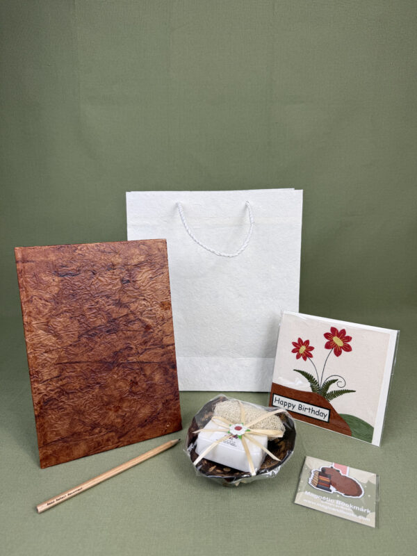 Birthday Little Treasures No. 18 – Botanical Writing & Self-Care Set