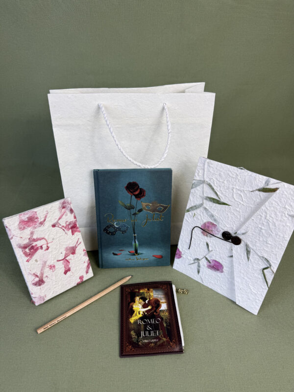 Little Treasures No. 32 – Romeo and Juliet Literary Gift Set