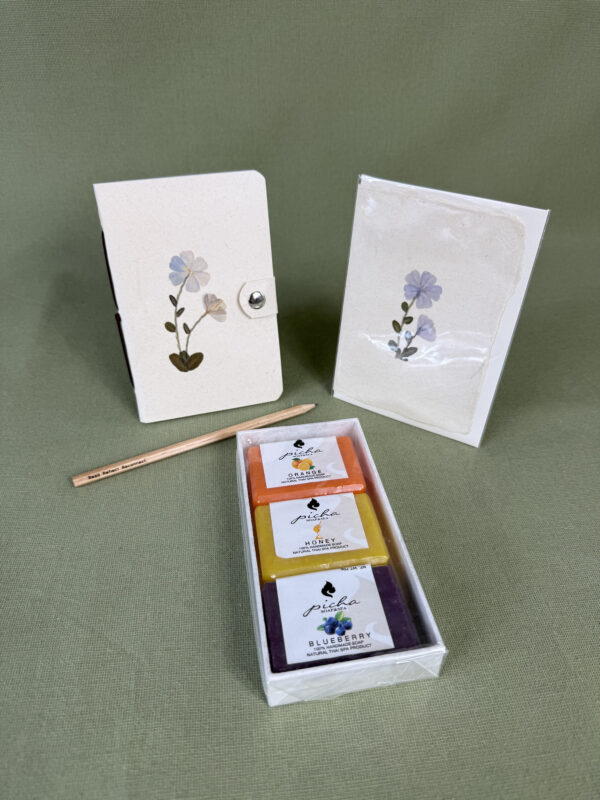 Little Treasures No. 51 – Pressed Flowers & Self-Care Gift Set
