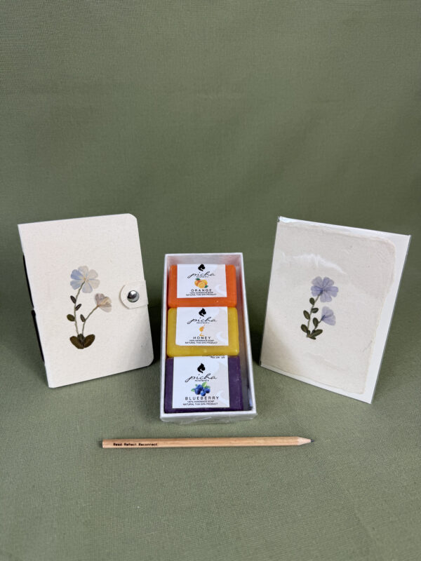Little Treasures No. 51 – Pressed Flowers & Self-Care Gift Set