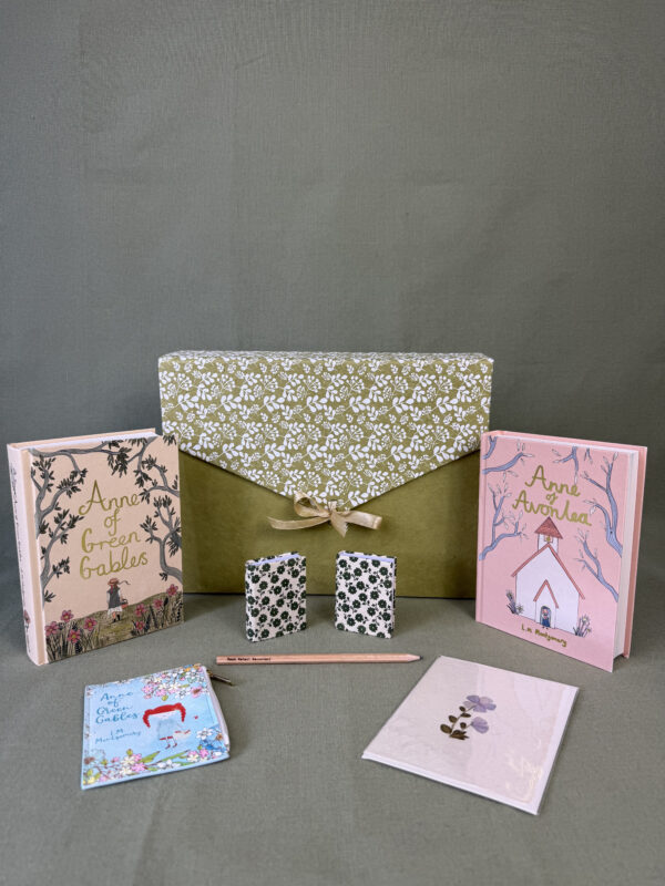 Little Treasures No. 53 – Anne of Green Gables Literary Keepsake Set